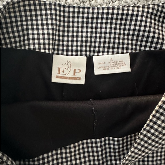 Vintage women’s skort. Size 2. - Picture 4 of 5